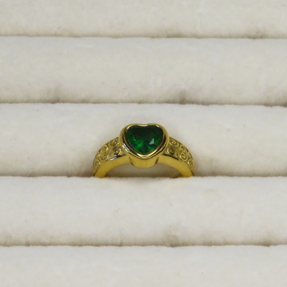 NEW 18K GOLD PLATED GREEN CRYSTAL HEART RING